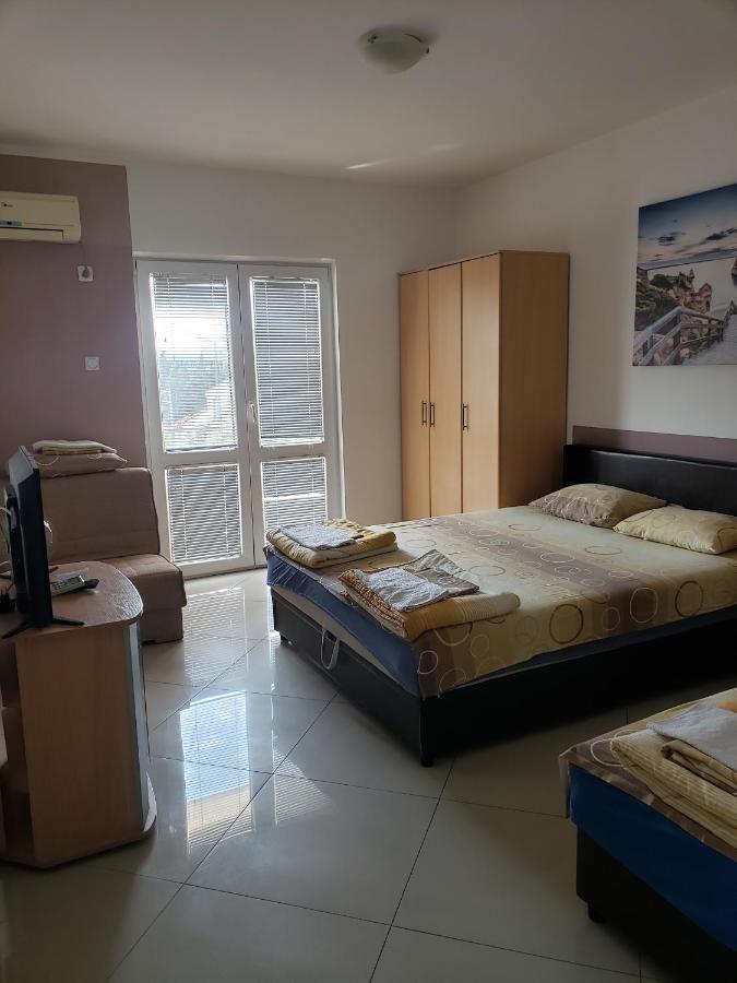 Apartments Petricevic Sutomore Bagian luar foto
