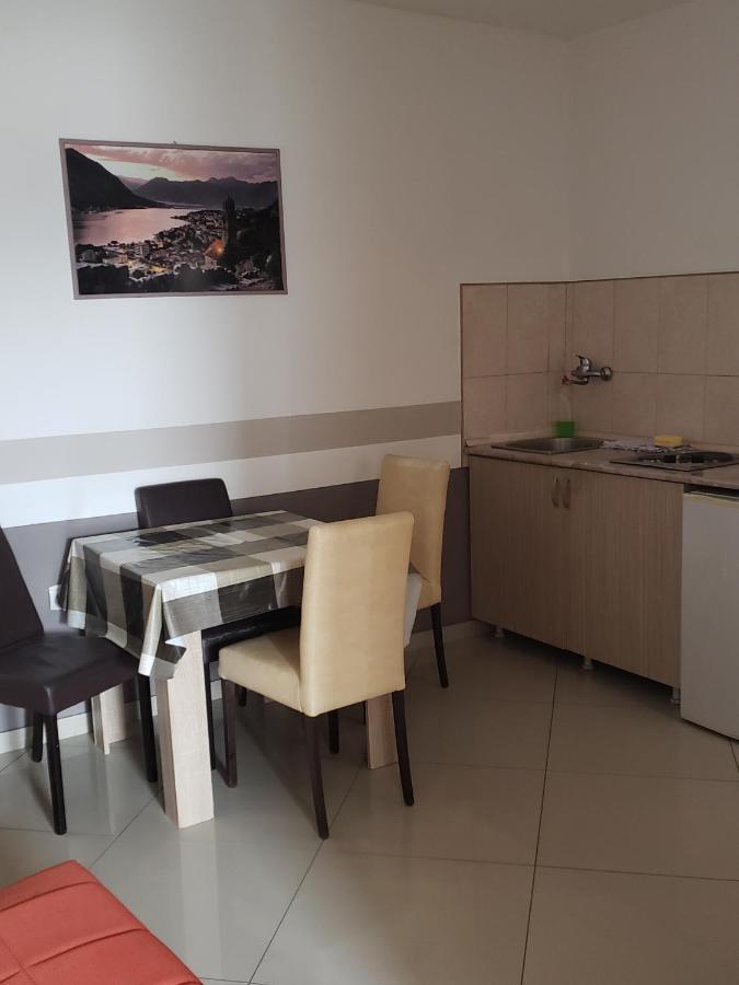 Apartments Petricevic Sutomore Bagian luar foto