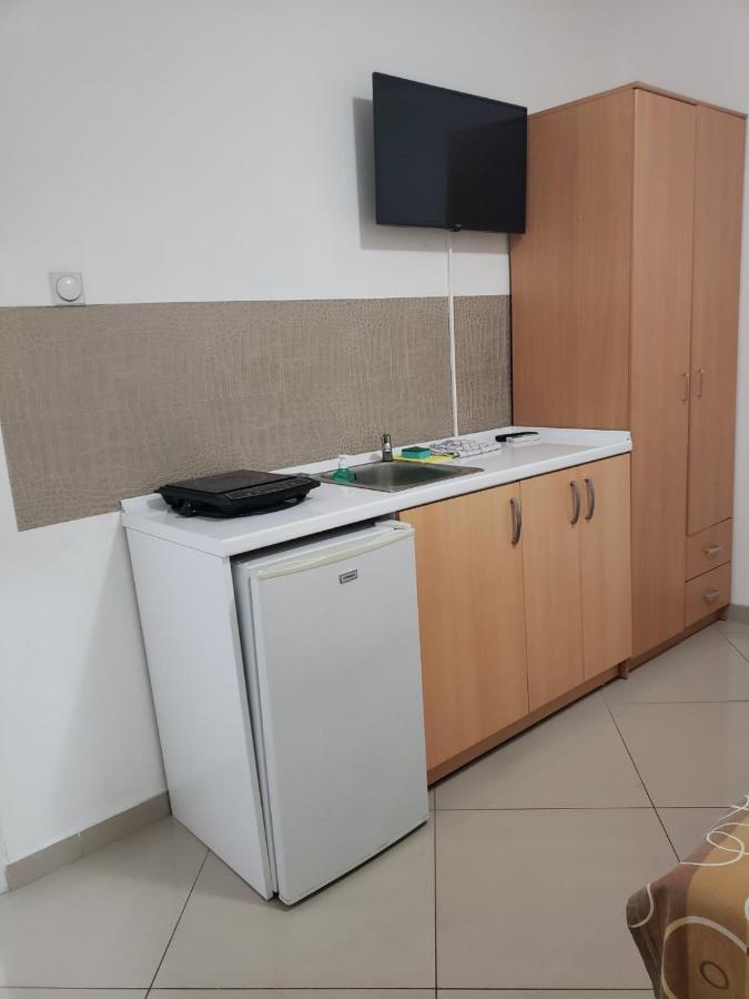 Apartments Petricevic Sutomore Bagian luar foto