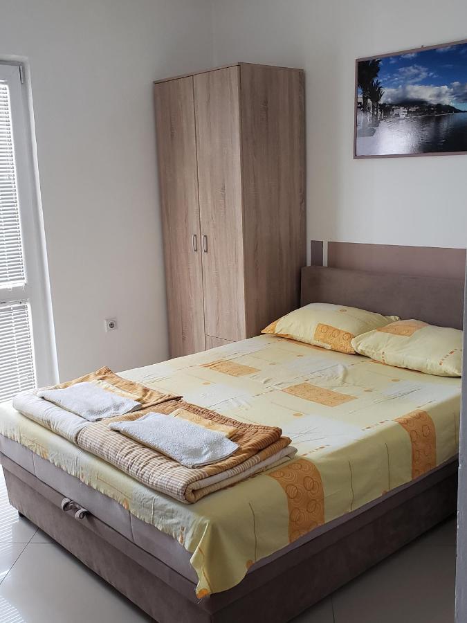 Apartments Petricevic Sutomore Bagian luar foto