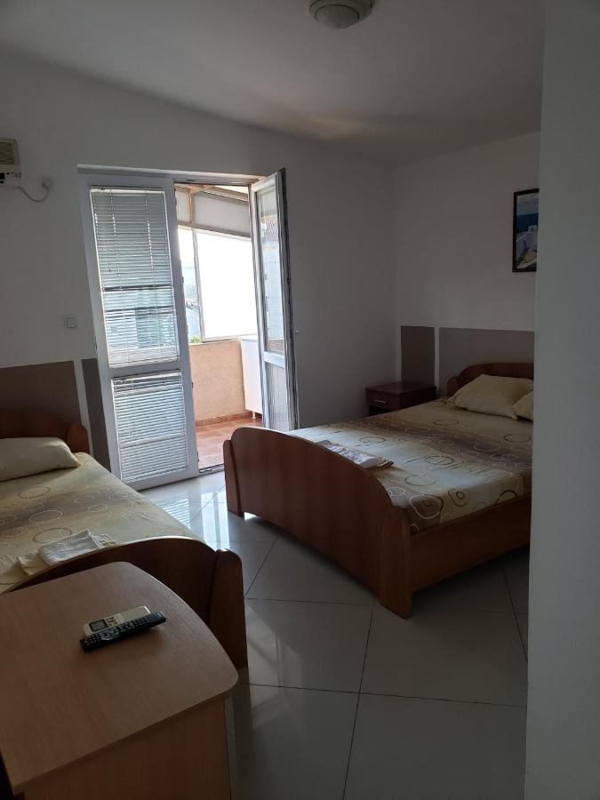 Apartments Petricevic Sutomore Bagian luar foto