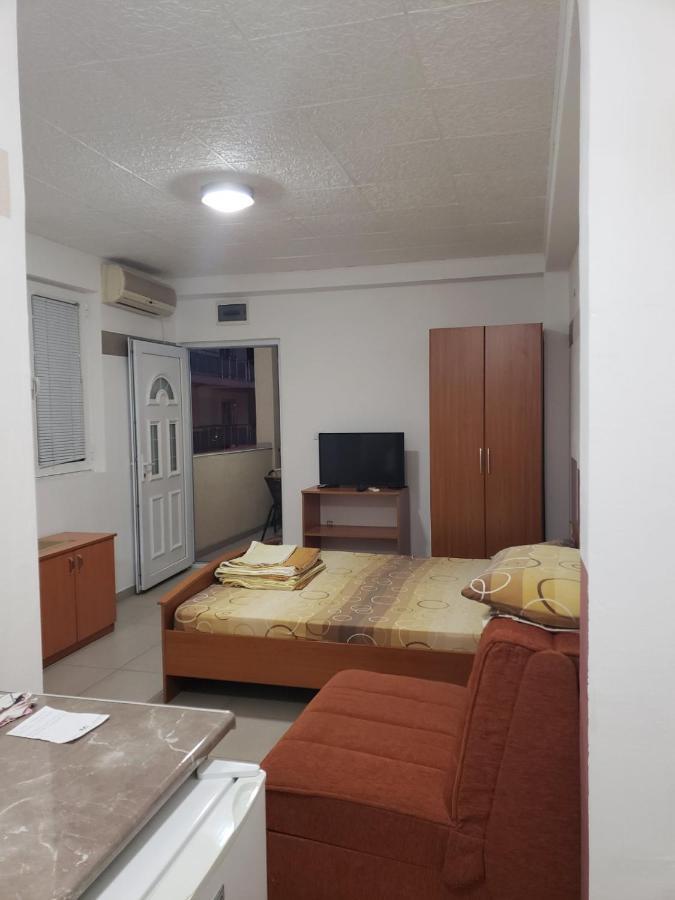 Apartments Petricevic Sutomore Bagian luar foto