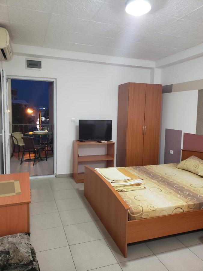 Apartments Petricevic Sutomore Bagian luar foto