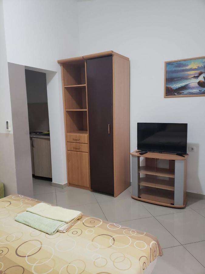Apartments Petricevic Sutomore Bagian luar foto